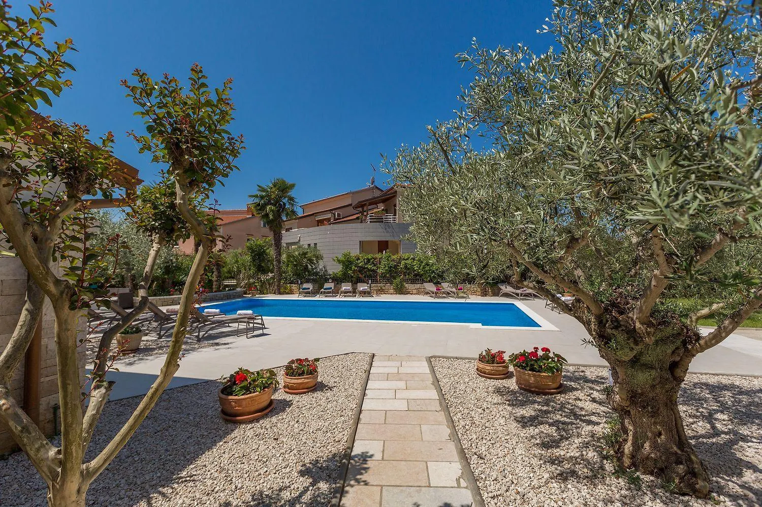 Strandnahes Apartment Mit 60M2 Grossem Pool, Bbq, Liegen, Nur 800 Meter Zum Strand Porec 0*,  Croatia